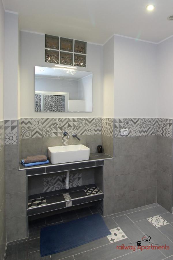 Railway Apartments Катания Екстериор снимка